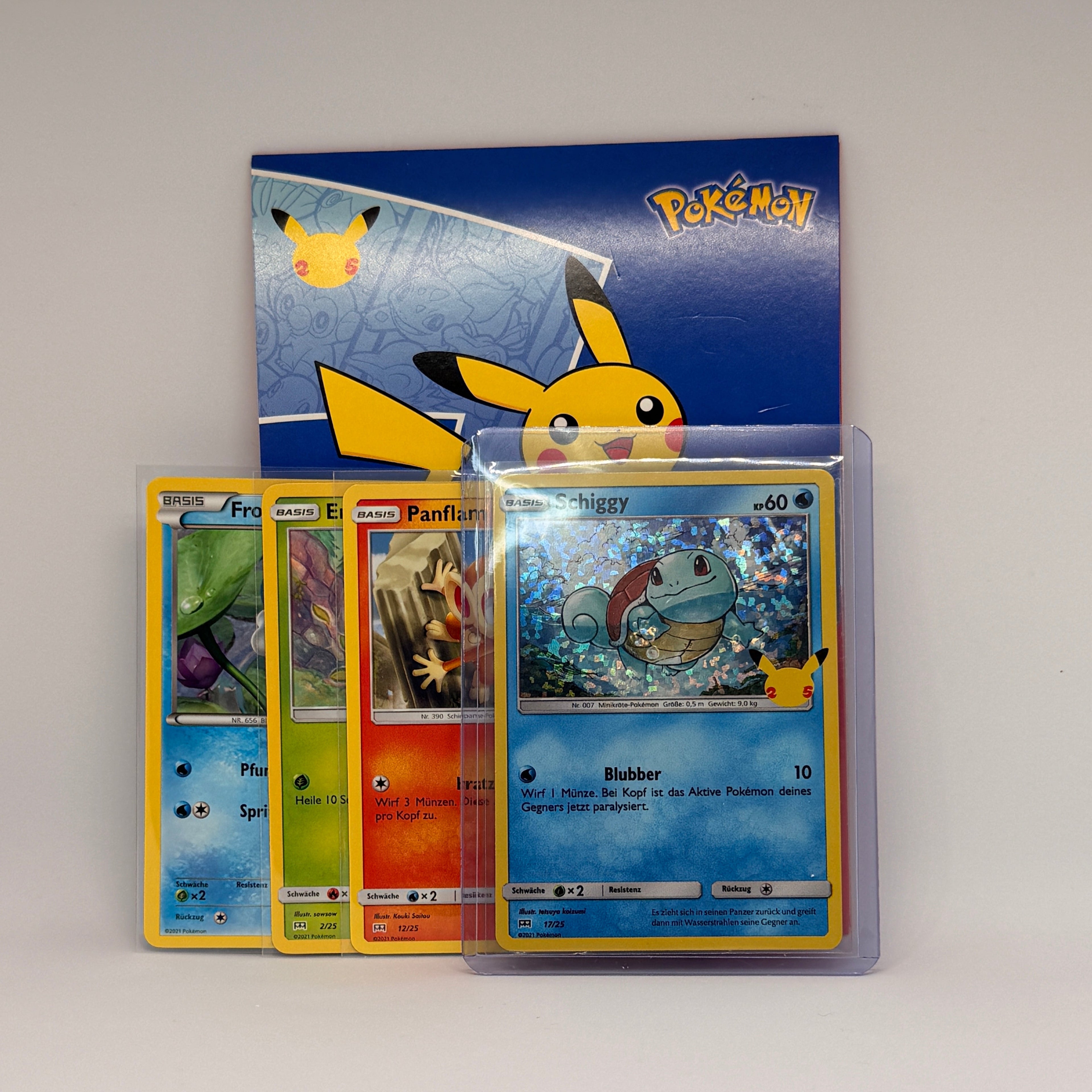 Happy Meal Pikachu folder aus 2021 - Schiggy Holo